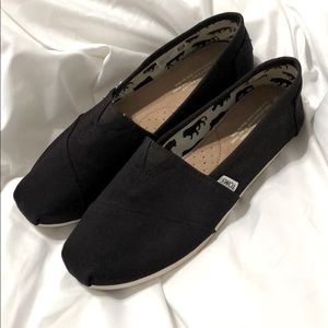 TOMS BLACK CANVAS SHOES SIZE 10